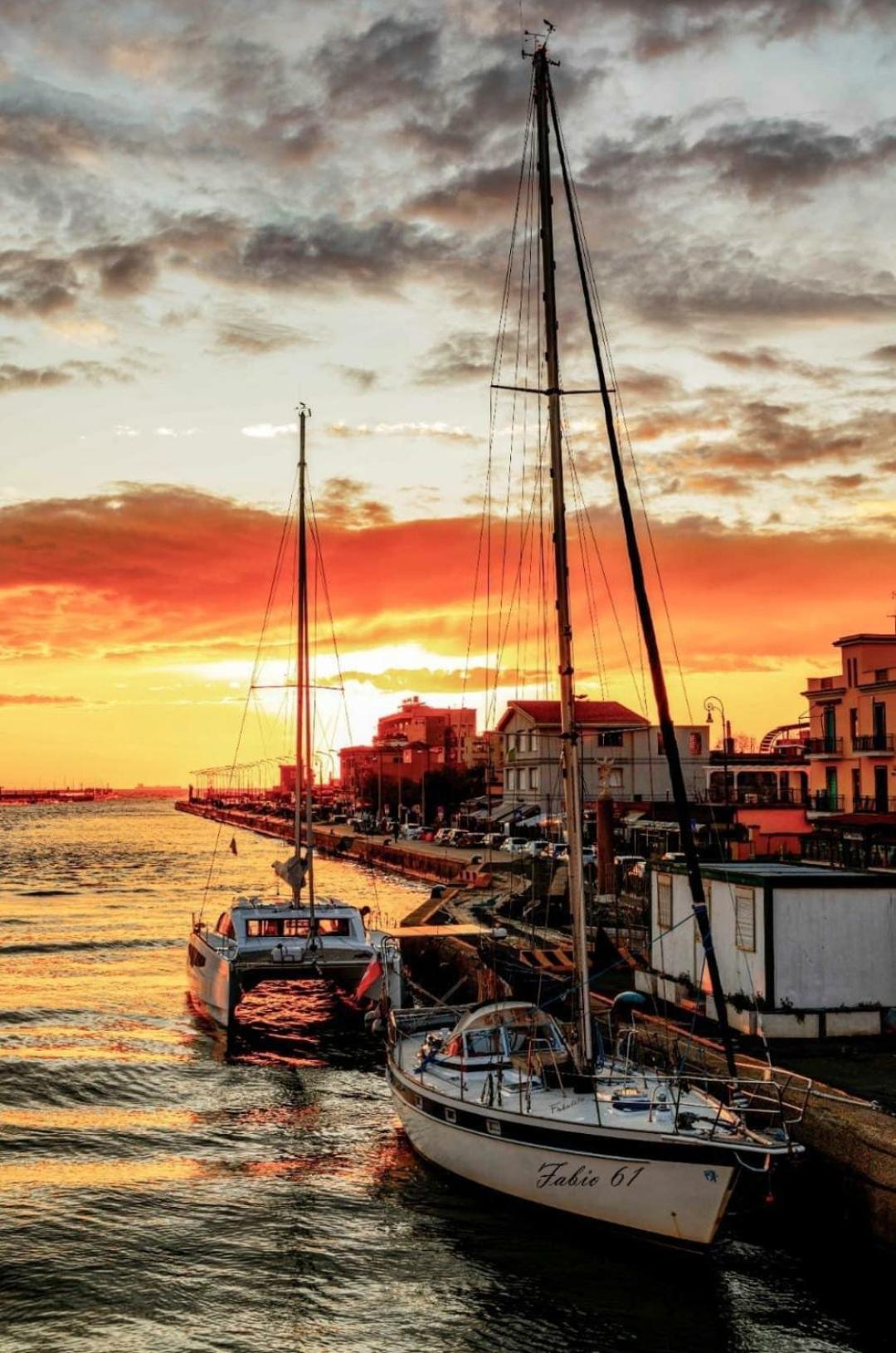 Sunset Beach Фьюмичино Экстерьер фото